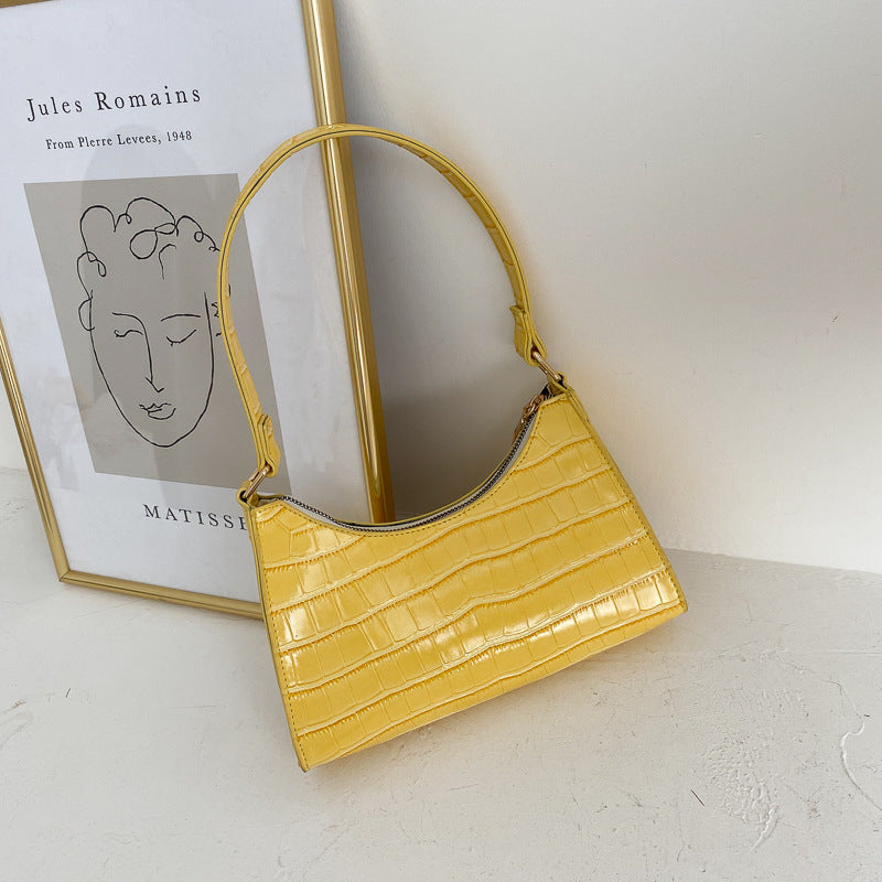 Kleine Schultertasche mit quadratischem Muster