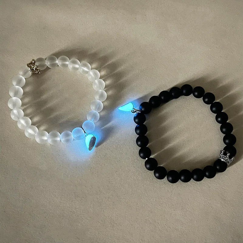 Handgefertigtes Kronen-Perlenarmband Leuchtenden Herzanhängern Modeschmuck 2er-Set