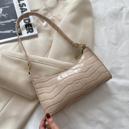 Kleine Schultertasche mit quadratischem Muster