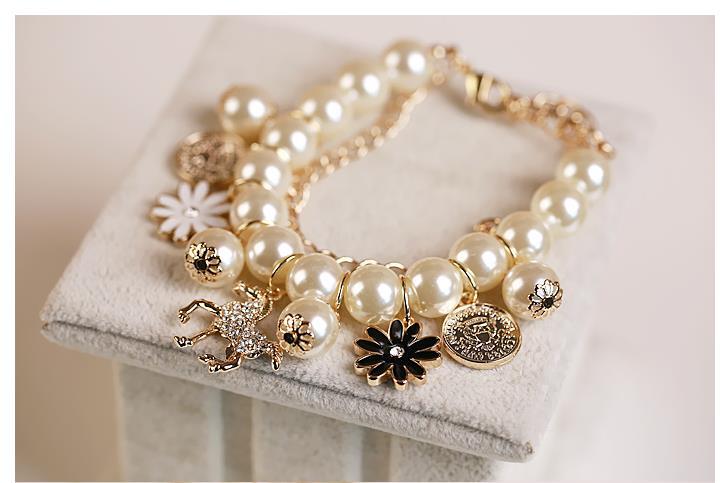 Perlenblumen Armband