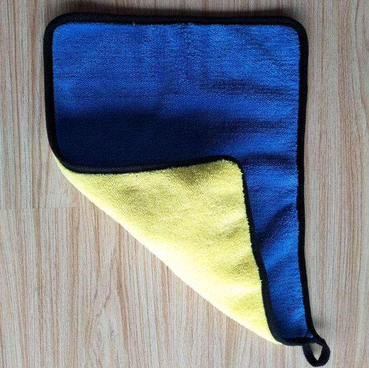 Two-tone, double-sided car wash cloth with dual functionality