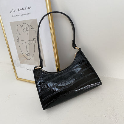 Kleine Schultertasche mit quadratischem Muster