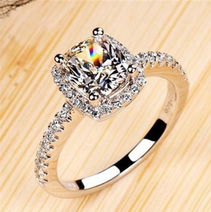 Trendiger Diamantring