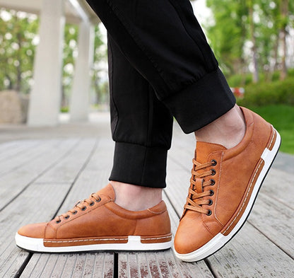 Handgefertigte Lace-Up Sneaker