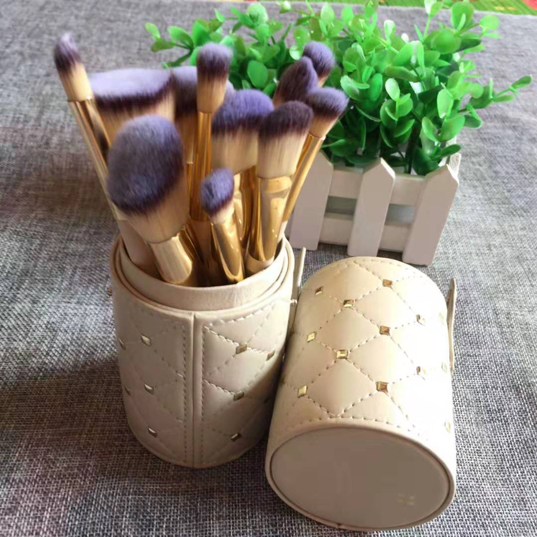 Makeup brush set with 12 makeup buckets