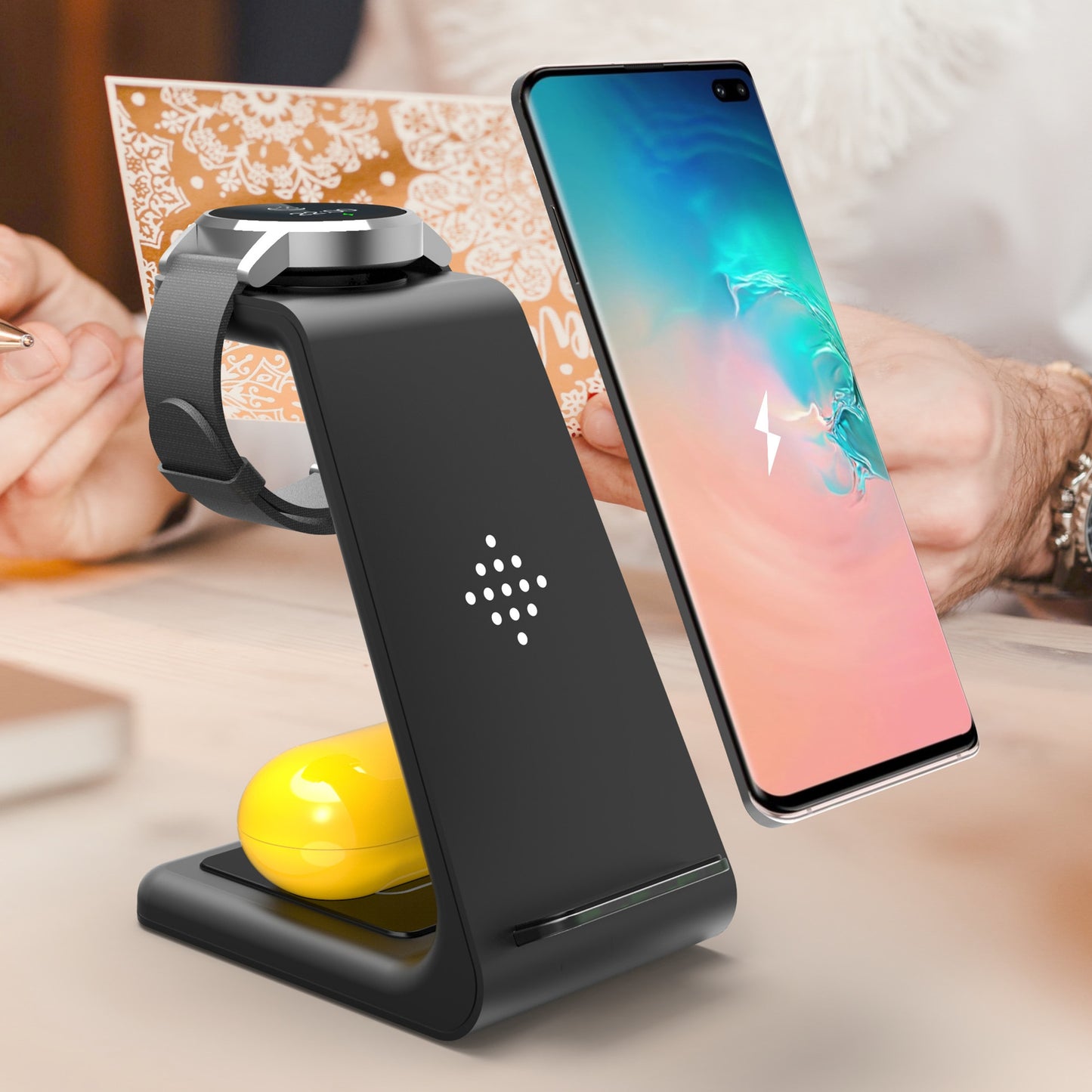 3-in-1 fast charging station: Wireless charging station with fast charging function and mobile phone holder