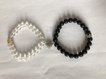 Handgefertigtes Kronen-Perlenarmband Leuchtenden Herzanhängern Modeschmuck 2er-Set