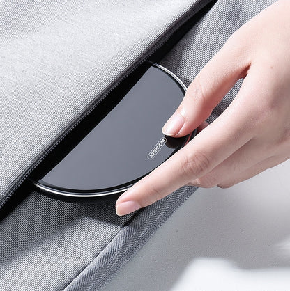 Kabelloses Ladegerät für Mobiltelefone mit Schnellladefunktion