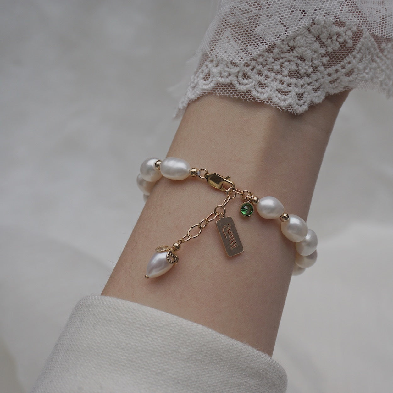 Brazalete de perlas de circonita natural