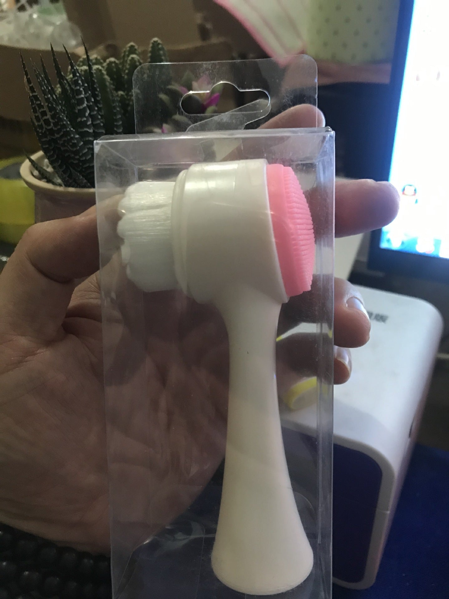 Beauty and skincare facial cleansing instrument