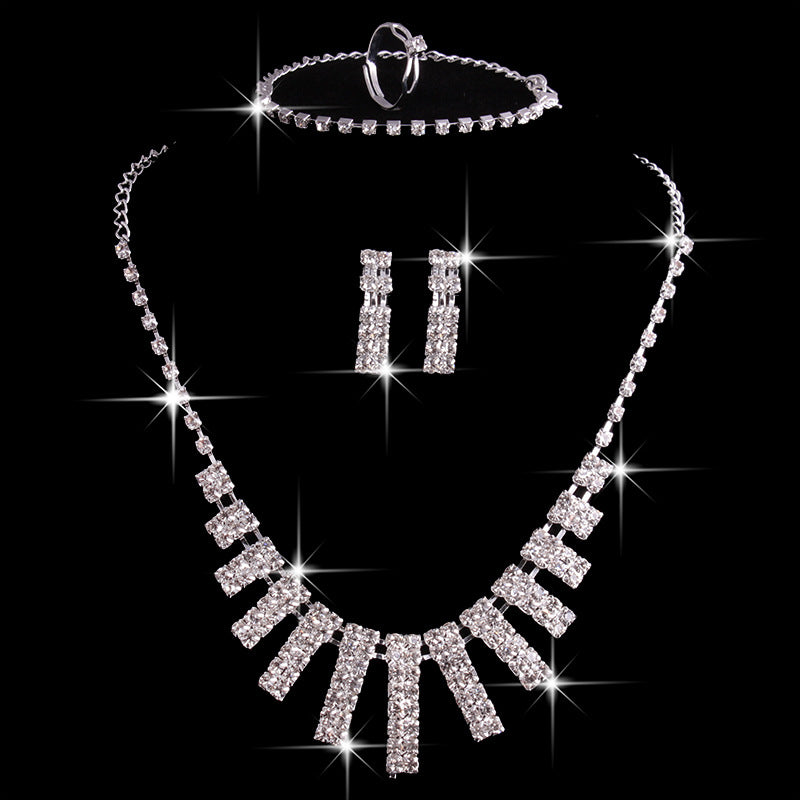 Halskette Ohrringe Ring Armband 4-Teiliges Strass-Schmuckset