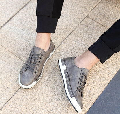 Handgefertigte Lace-Up Sneaker