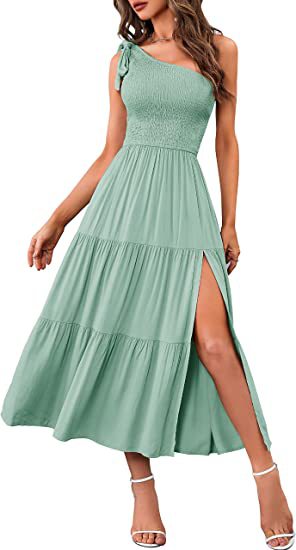 Einseitig schulterfrei plissiertes Schlitzkleid