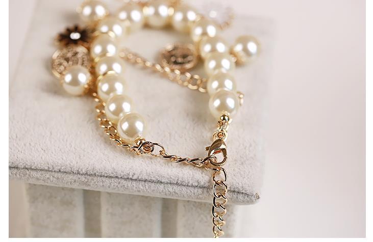 Perlenblumen Armband
