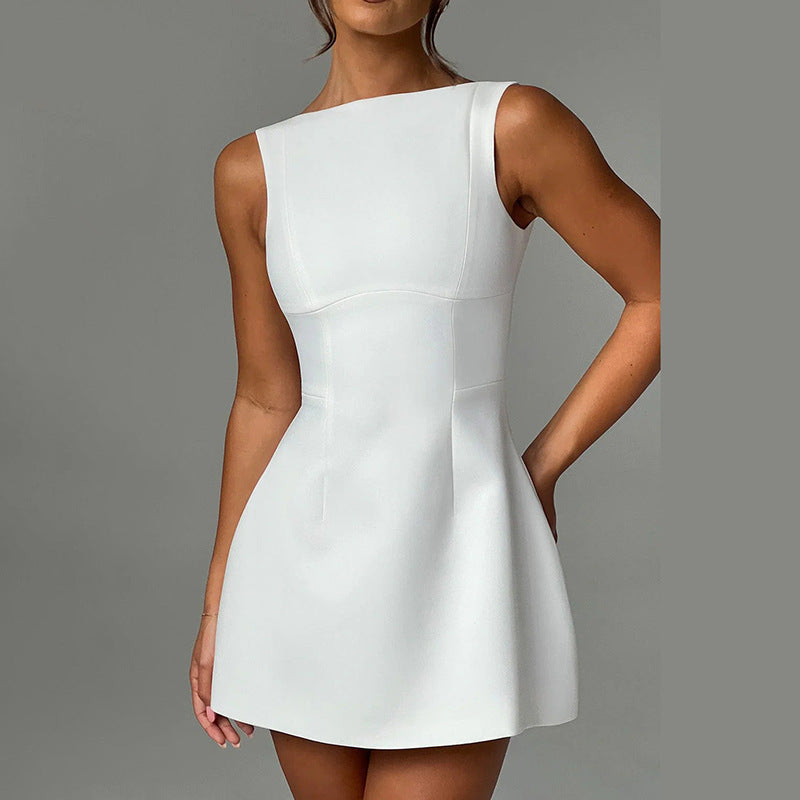 Figurbetontes rückenfreies Minikleid
