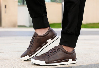 Handgefertigte Lace-Up Sneaker
