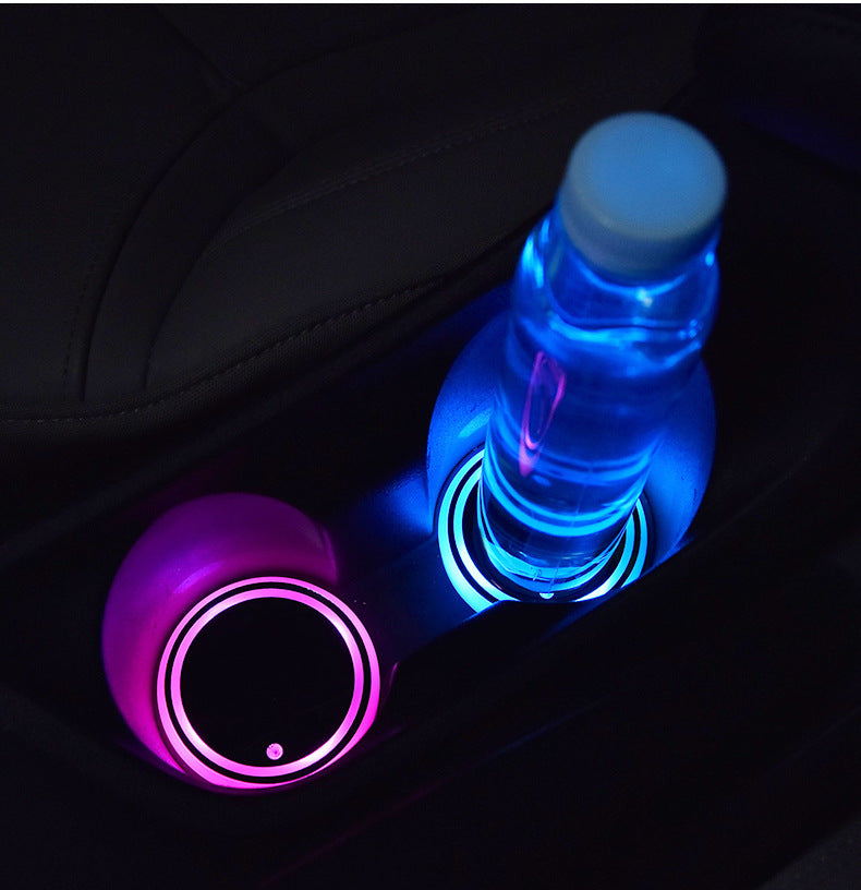 Bunter Getränkehalter LED Untersetzer Solar- & USB-Ladefunktion Rutschfester Untersetzer Umgebungslicht für Auto Automatisch