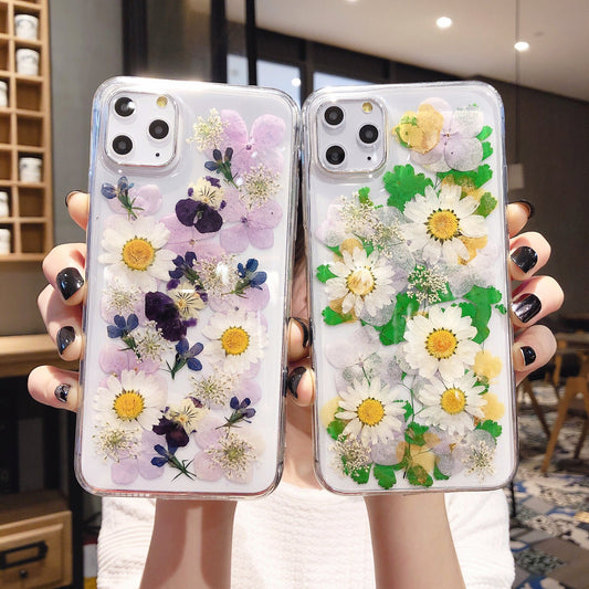Phone cases made of epoxy resin with preserved flowers