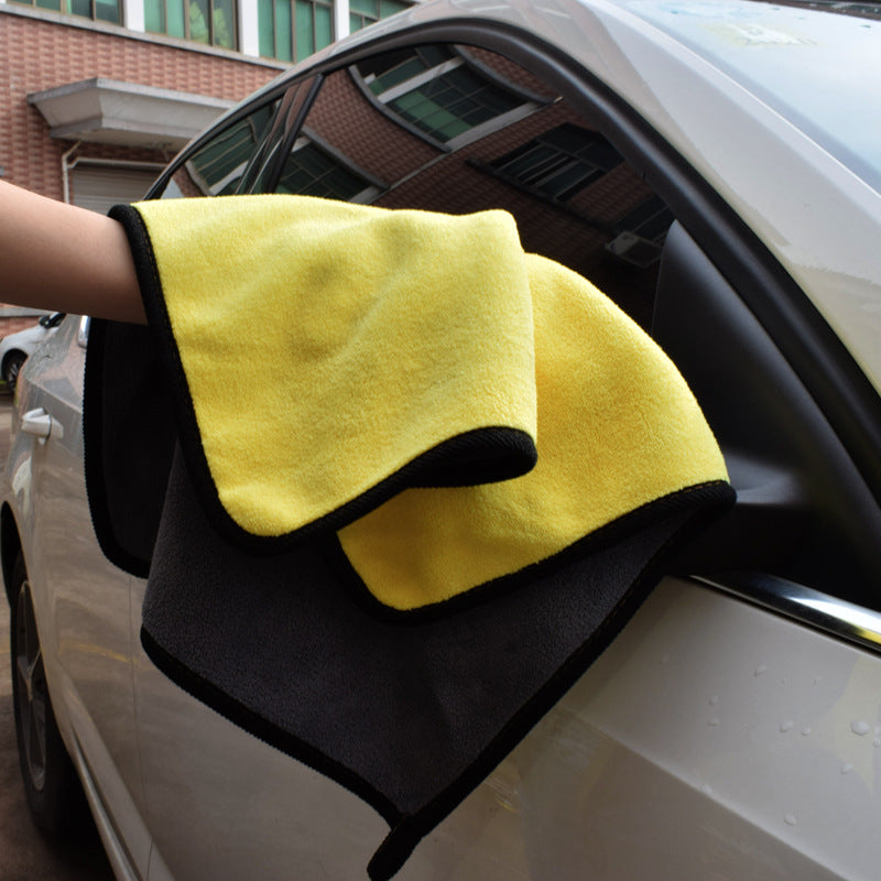Two-tone, double-sided car wash cloth with dual functionality