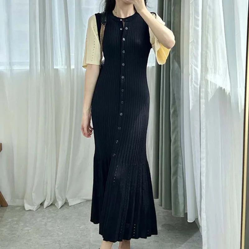 Sommer Frühling Neues Französisches Elegantes Parfüm High-End Schlankmachendes Gestricktes Meerjungfrauenkleid Ausgehöhltes Schlankmachendes Fischschwanz-Strickkleid