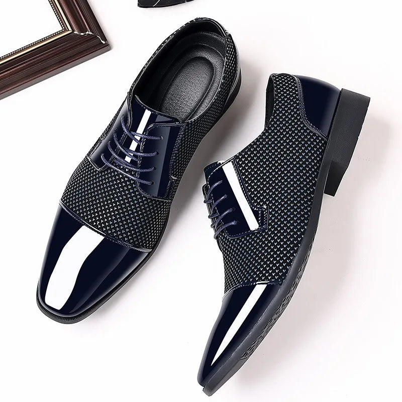 Trendige klassische Herren-Schnürschuhe Oxfords aus Lackleder Schnürschuhe Formelle schwarze Leder-Hochzeitsschuhe 2023