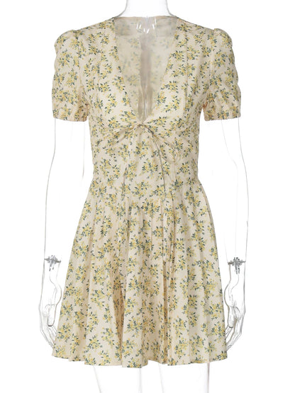 Hugcitar 2026 Blumenmuster V-Ausschnitt Kurzarm Schnürung Reißverschluss Sexy Schmal Falten Minikleid Sommer Elegante Outfits Party Urlaub