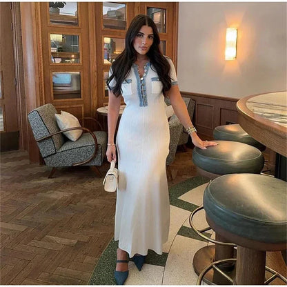 Elegantes, kontrastierendes, gestricktes Maxi-Kleid für Damen, schickes O-Ausschnitt-Kurzarmkleid mit Metallknöpfen, figurbetonte Kleider, Büro-Lady-Pendlerrobe