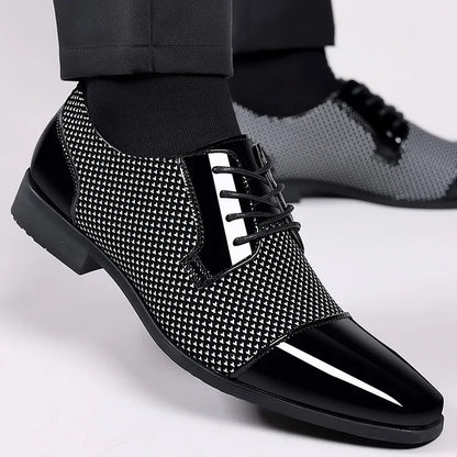 Trendige klassische Herren-Schnürschuhe Oxfords aus Lackleder Schnürschuhe Formelle schwarze Leder-Hochzeitsschuhe 2023