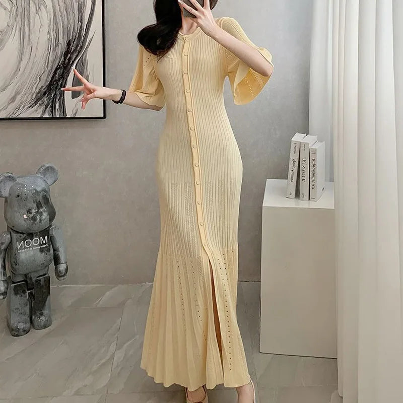 Sommer Frühling Neues Französisches Elegantes Parfüm High-End Schlankmachendes Gestricktes Meerjungfrauenkleid Ausgehöhltes Schlankmachendes Fischschwanz-Strickkleid
