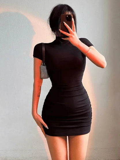 Sexy, eng anliegendes Mini-Kleid mit halblangem Kragen und plissierter Taille für scharfe Mädels – schmal geschnittenes Bodycon-Damenkleid, kurze Kleider für Party und Ausgehen