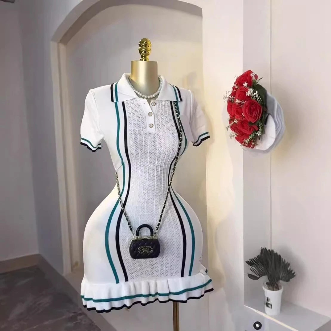 YuooMuoo Schickes, modisches, sexy, gestricktes Mini-Kleid mit Hüftbetonung, Sommer 2026, Vintage-Partykleid mit Umlegekragen und Rüschen, Streetwear