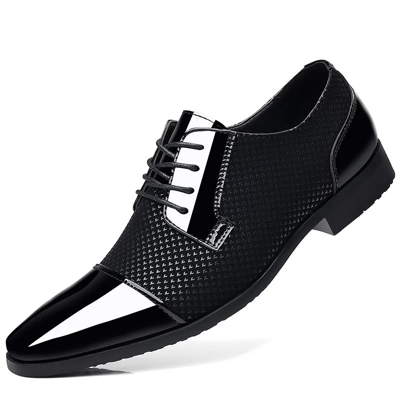 Trendige klassische Herren-Schnürschuhe Oxfords aus Lackleder Schnürschuhe Formelle schwarze Leder-Hochzeitsschuhe 2023