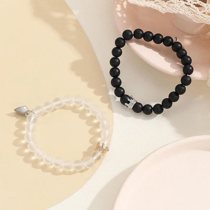 Handgefertigtes Kronen-Perlenarmband Leuchtenden Herzanhängern Modeschmuck 2er-Set
