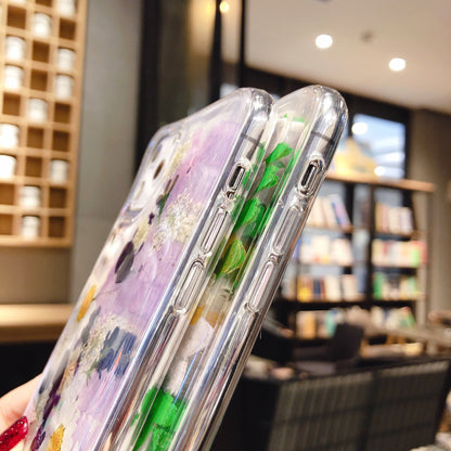 Handyhüllen aus Epoxidharz mit konservierten Blumen